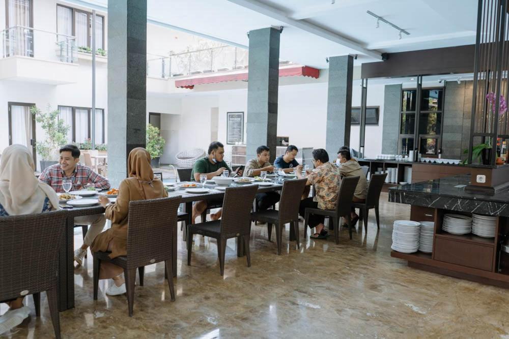 Anugrah Hotel סוקאבומי מראה חיצוני תמונה